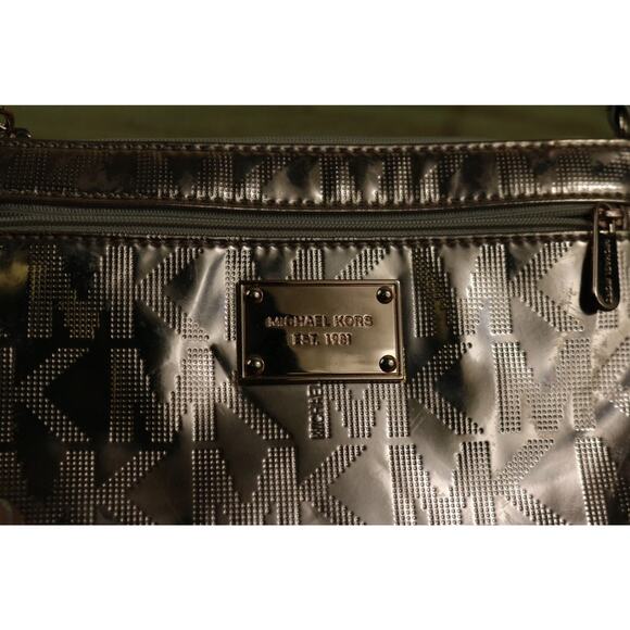 MICHAEL KORS Clutch Wristlet Rose Gold Monogram Logo Mirror Metallic Zip - Picture 5 of 14